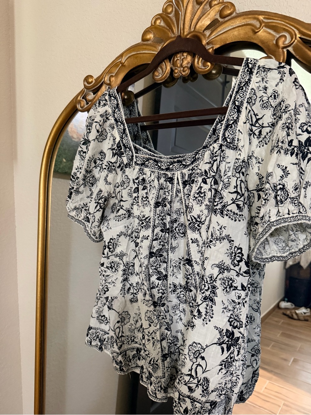 Max Studio White Top with Black Floral Print - Picture 1 of 2